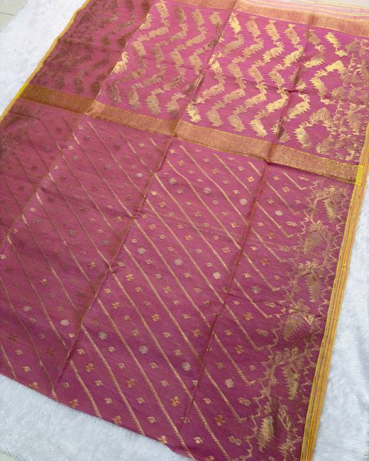 Koraat Work Dhakai Jamdani Saree in Mauve with Gold