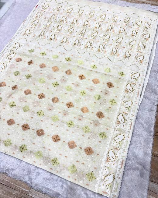 Hand Katdana Dhakai Jamdani Saree in Ivory with Gold